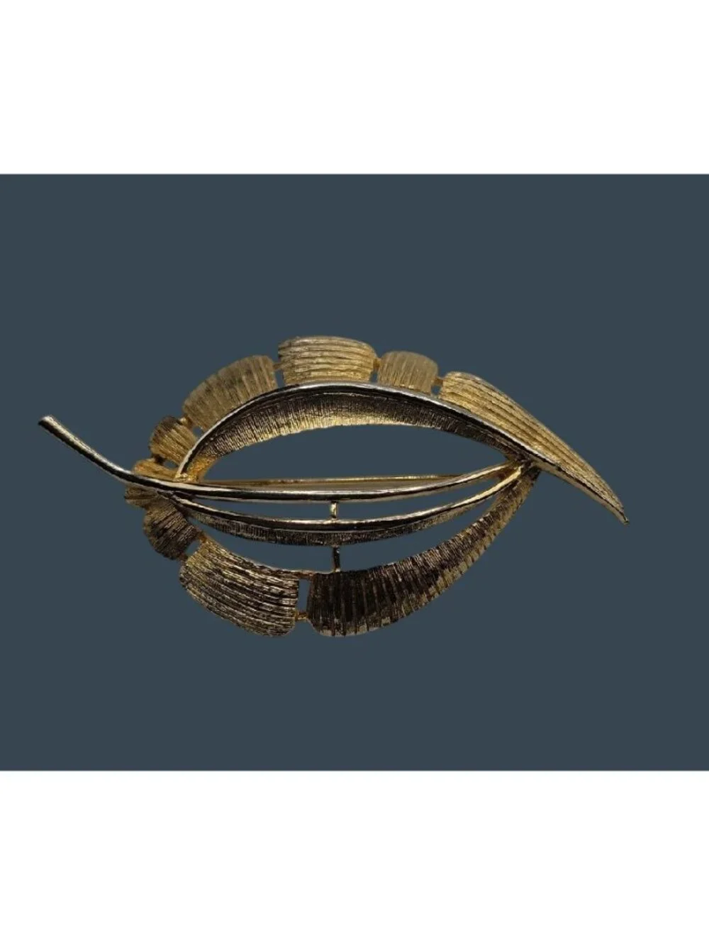 Vintage Gold Tone Leaf Brooch Pin Textured Gold Tone Medium Leaf Brooch